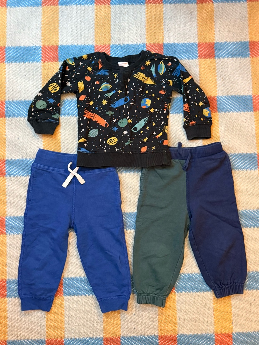 Hanna Andersson Sweatshirt with Blue and Green Joggers Set